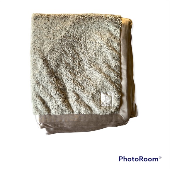 Little Giraffe Large Chenille Receiving Blanket in Silver - Picture 5 of 6